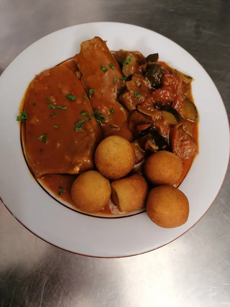 Langue de Bœuf Sauce Tomate Pomme Dauphine Ratatouille